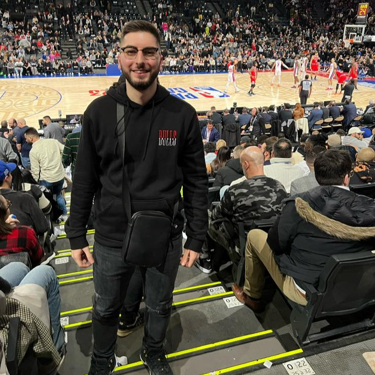 Gründer von TheCardClub bei einem NBA Spiel